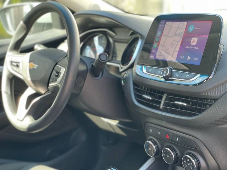 CHEVROLET - ONIX - 2023/2024 - Cinza - R$ 72.900,00