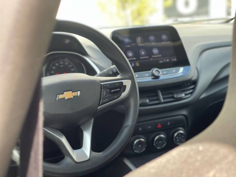 CHEVROLET - ONIX - 2023/2024 - Vinho - R$ 72.900,00