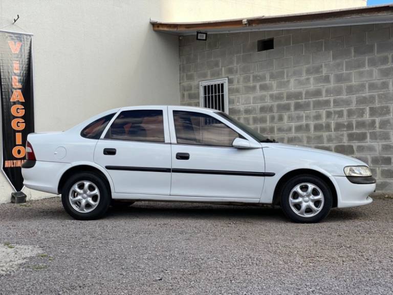 CHEVROLET - VECTRA - 1998/1999 - Branca - R$ 15.900,00