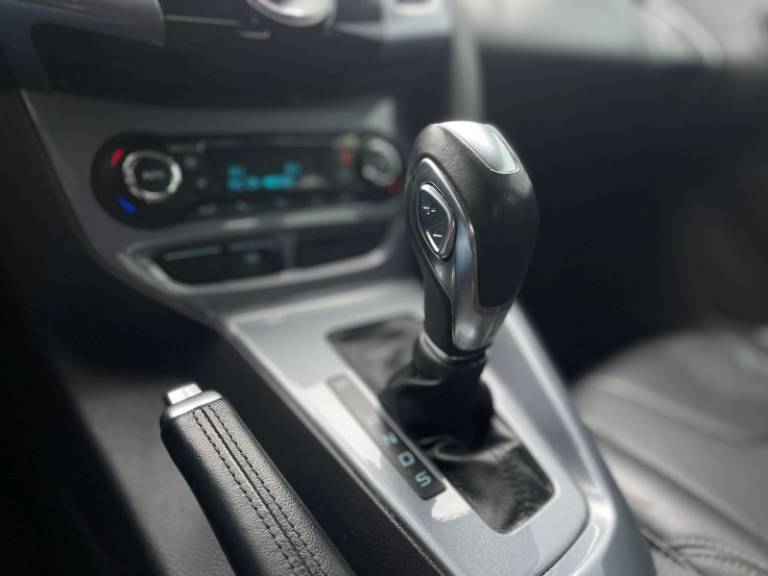FORD - FOCUS - 2014/2014 - Cinza - R$ 50.900,00
