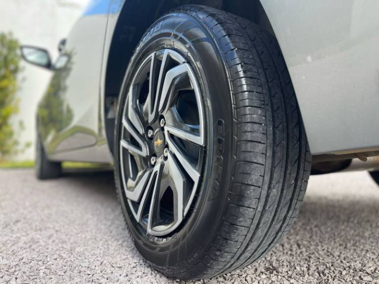 CHEVROLET - ONIX - 2023/2024 - Cinza - R$ 72.900,00