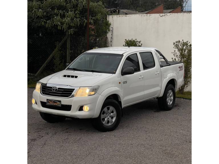 TOYOTA - HILUX - 2013/2013 - Branca - R$ 119.900,00