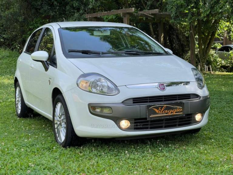 FIAT - PUNTO - 2014/2015 - Branca - R$ 45.900,00