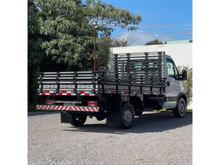 IVECO - DAILY - 2011/2012 - Branca - R$ 129.900,00
