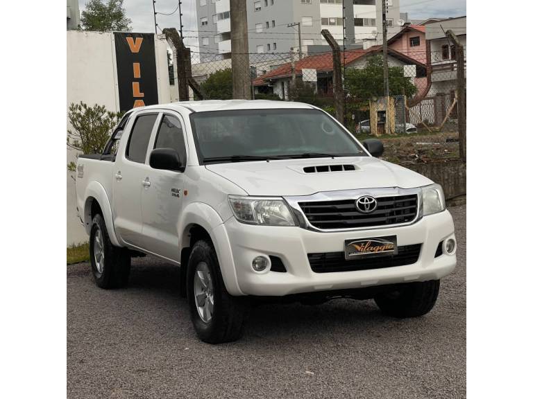 TOYOTA - HILUX - 2013/2013 - Branca - R$ 119.900,00