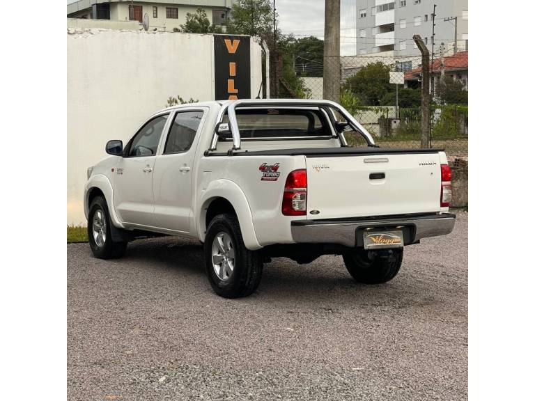 TOYOTA - HILUX - 2013/2013 - Branca - R$ 119.900,00