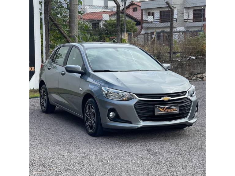 CHEVROLET - ONIX - 2023/2024 - Prata - R$ 72.900,00