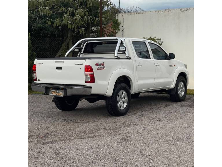 TOYOTA - HILUX - 2013/2013 - Branca - R$ 119.900,00