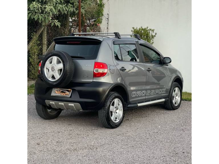 VOLKSWAGEN - CROSSFOX - 2005/2006 - Cinza - R$ 29.900,00