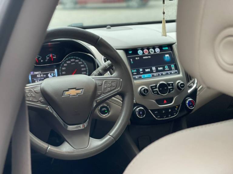 CHEVROLET - CRUZE - 2018/2019 - Preta - R$ 105.900,00