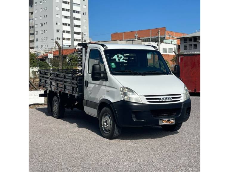 IVECO - DAILY - 2011/2012 - Branca - R$ 129.900,00