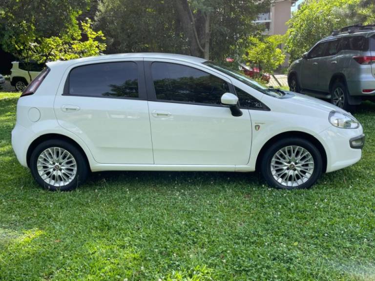 FIAT - PUNTO - 2014/2015 - Branca - R$ 45.900,00