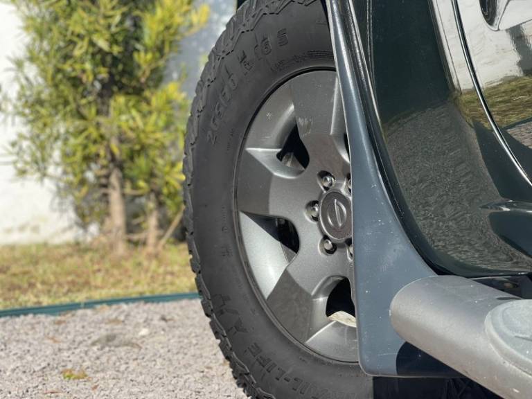 NISSAN - FRONTIER - 2012/2013 - Verde - R$ 94.900,00