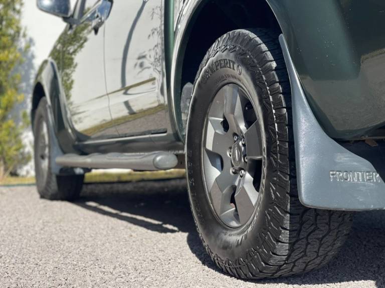 NISSAN - FRONTIER - 2012/2013 - Verde - R$ 94.900,00