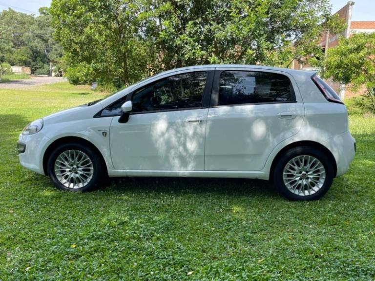 FIAT - PUNTO - 2014/2015 - Branca - R$ 45.900,00