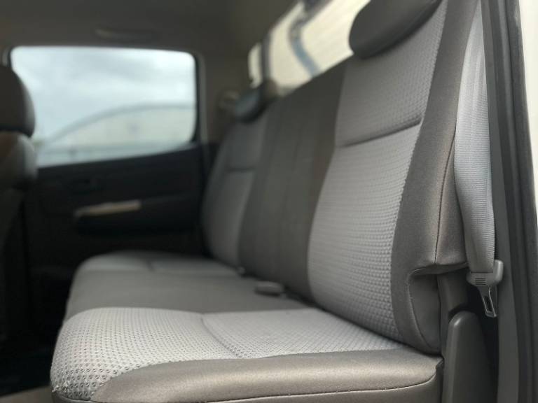 TOYOTA - HILUX - 2013/2013 - Branca - R$ 119.900,00