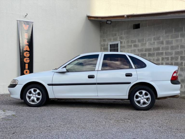CHEVROLET - VECTRA - 1998/1999 - Branca - R$ 16.900,00