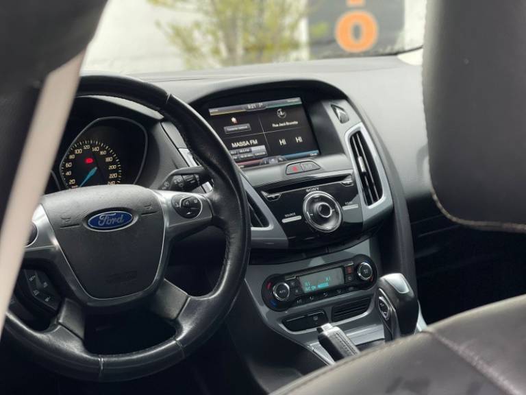 FORD - FOCUS - 2014/2014 - Cinza - R$ 50.900,00