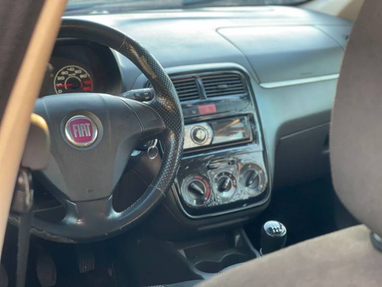 FIAT - PUNTO - 2011/2011 - Branca - R$ 23.900,00