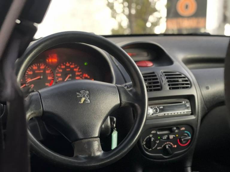 PEUGEOT - 206 - 2008/2008 - Prata - R$ 9.900,00